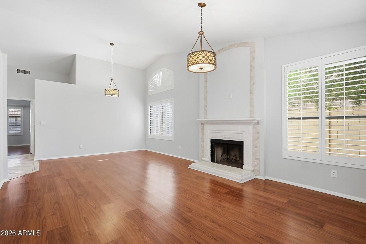 225 W Vera Ln - Photo 6 of 27