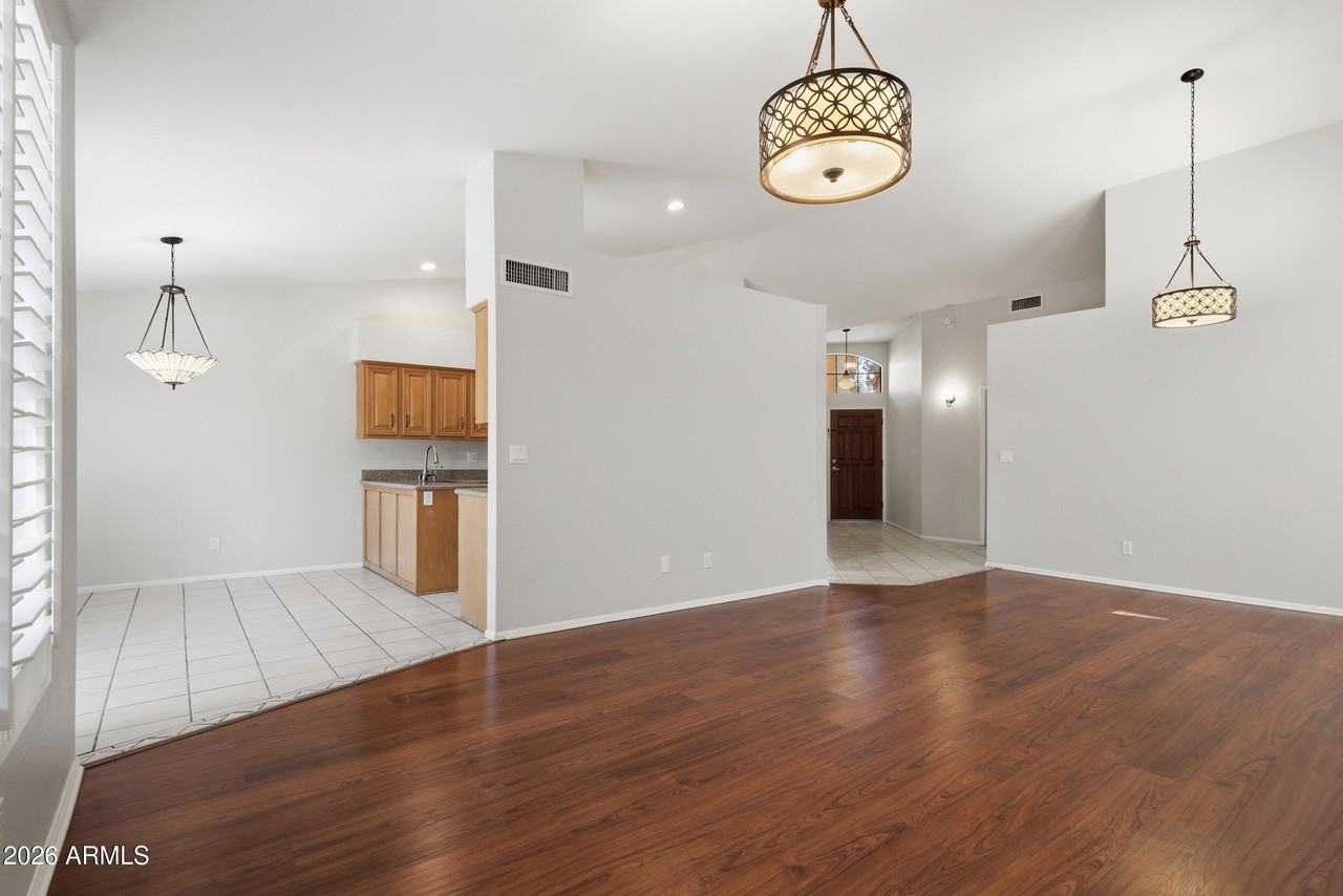 225 W Vera Ln - Photo 7 of 27