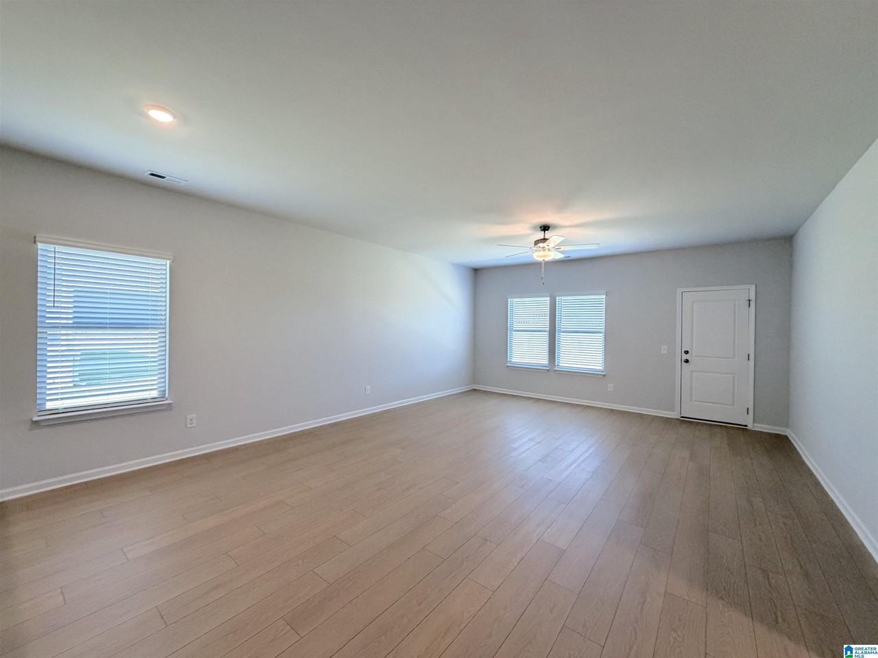 22869 Dashwood Ln - Photo 5 of 33