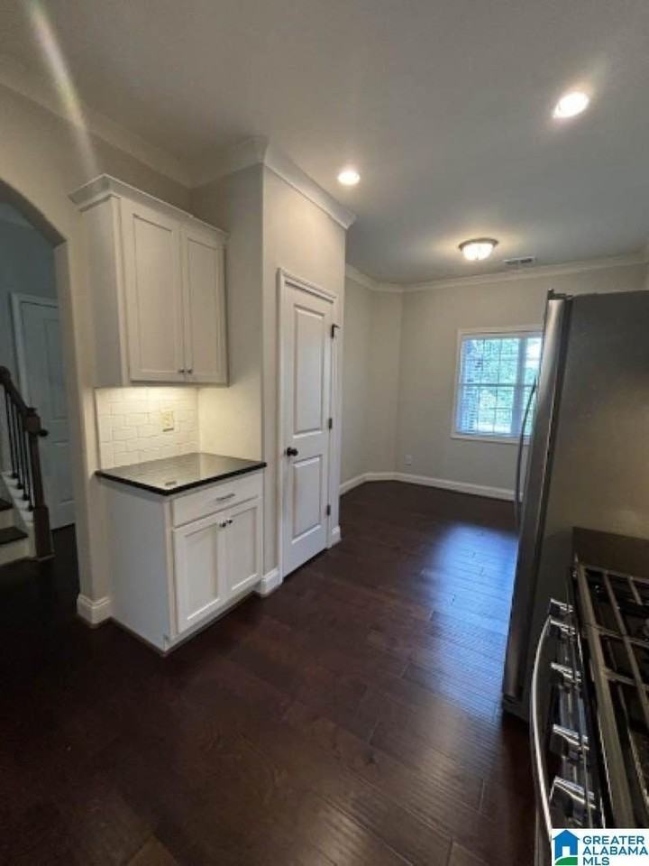 4215 Lennox Dr - Photo 3 of 11