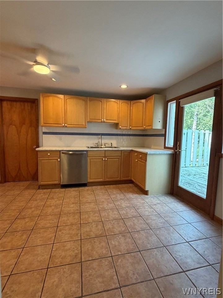 781 Campbell Blvd - Photo 3 of 15