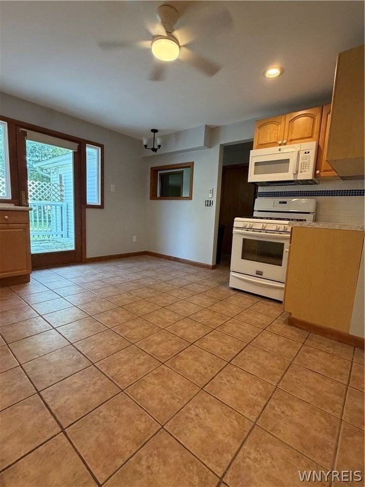 781 Campbell Blvd - Photo 5 of 15