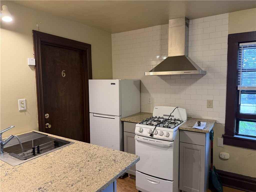 168 Gibbs St #6 - Photo 2 of 11