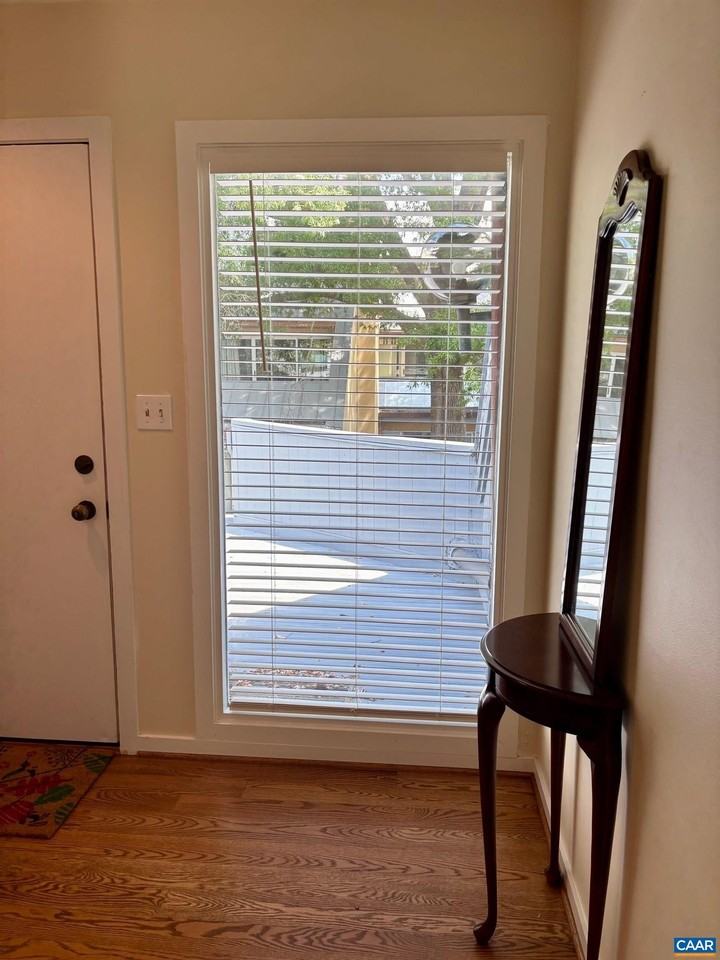 301 2nd St Nw Apt C - Photo 2 of 22