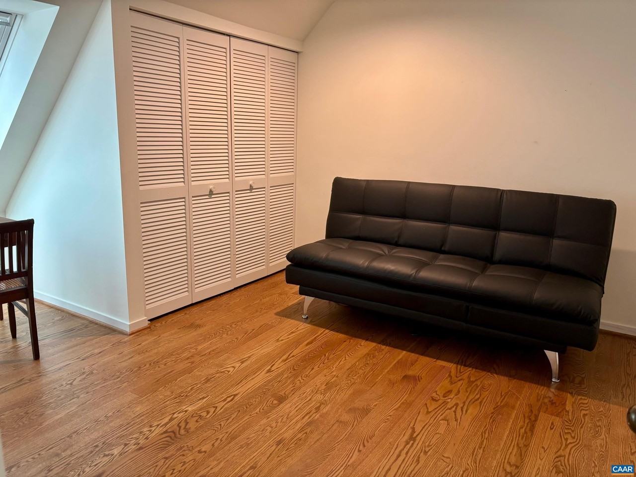 301 2nd St Nw Apt C - Photo 3 of 22