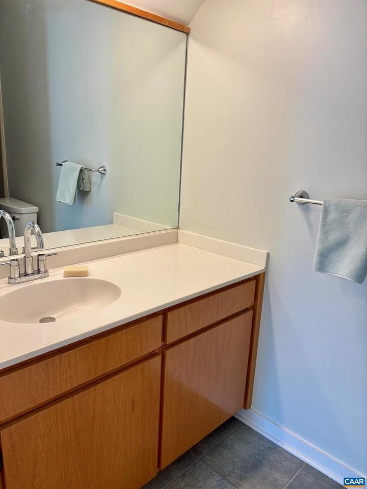 301 2nd St Nw Apt C - Photo 5 of 22
