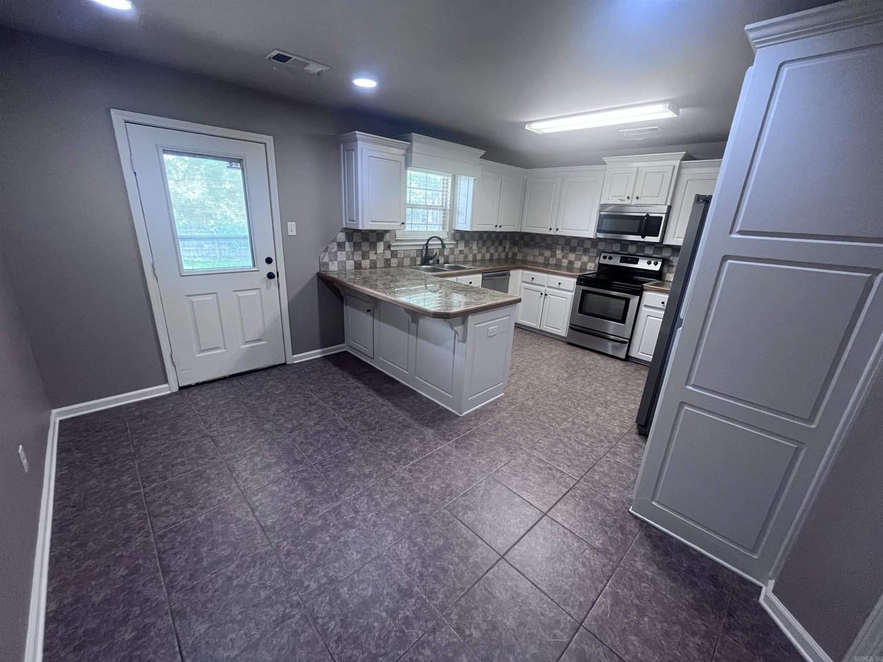 27 Trinity Dr - Photo 7 of 32