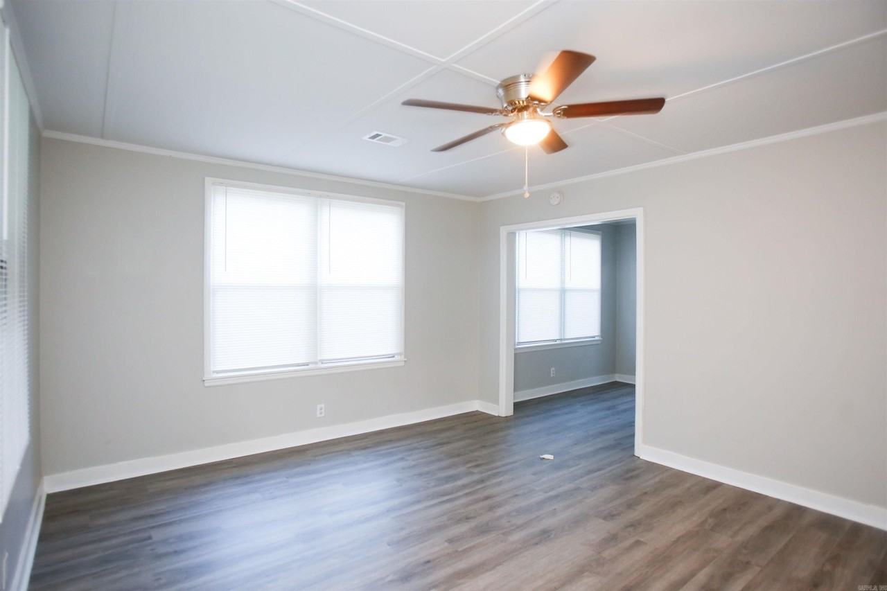 5217 W 28th St - Photo 2 of 12