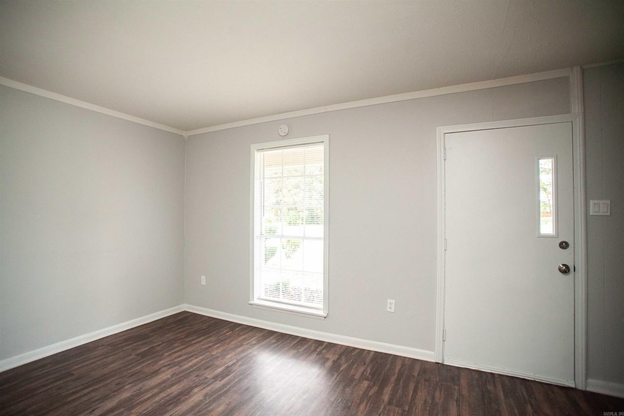 4612 Puckett St - Photo 3 of 12