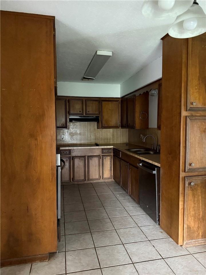1405 Christy Ave - Photo 4 of 10