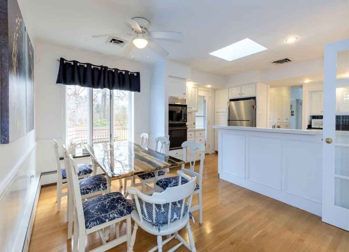 119 Stetson St - Photo 3 of 14