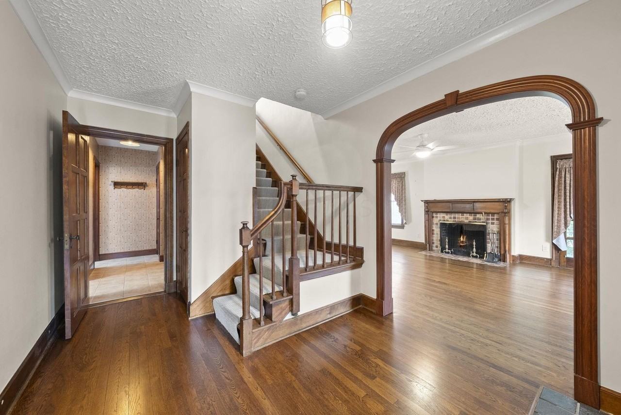 2505 Coventry Rd - Photo 2 of 48