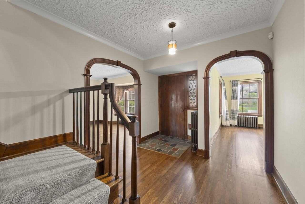 2505 Coventry Rd - Photo 4 of 48
