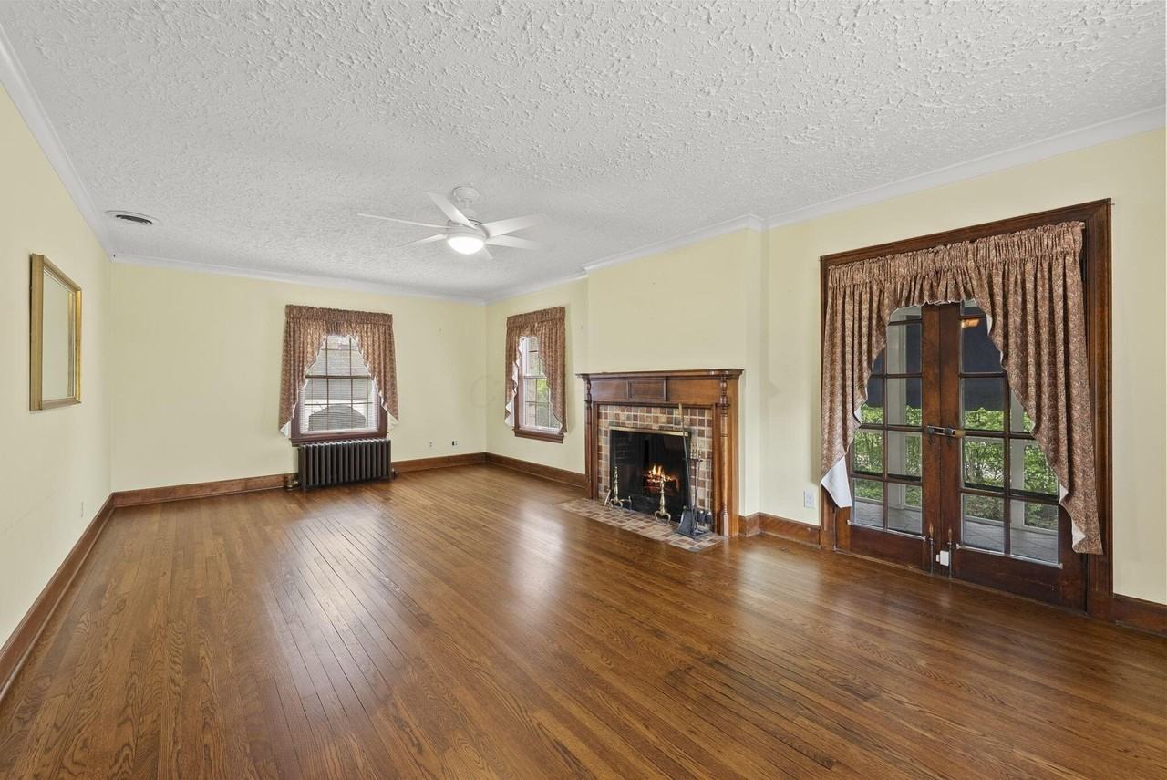 2505 Coventry Rd - Photo 6 of 48