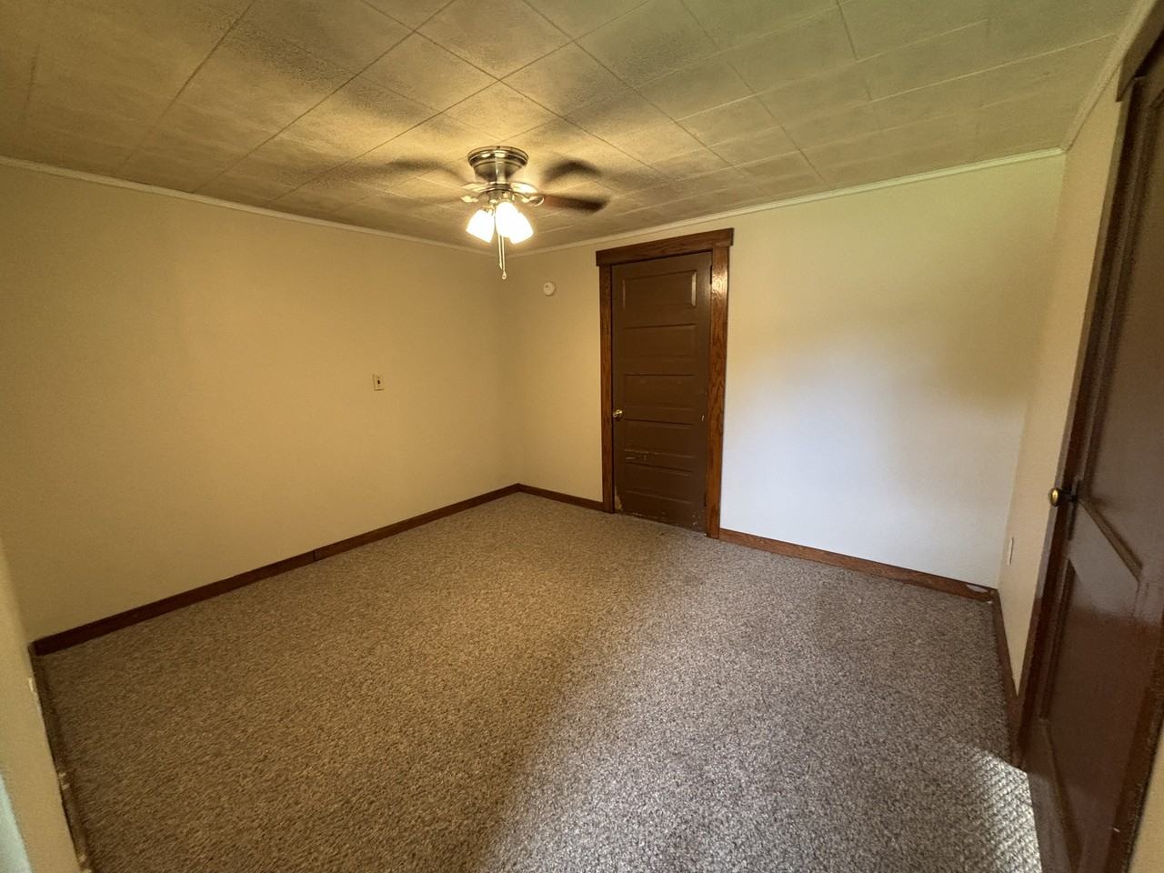 288 Wall St #B - Photo 4 of 6