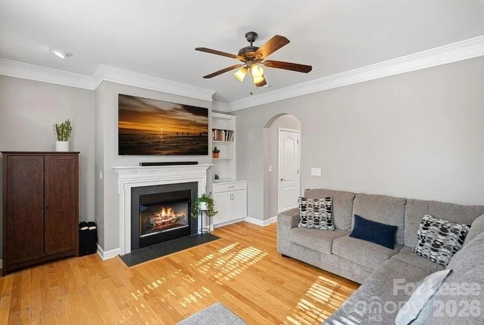 220 Welton Way - Photo 3 of 13