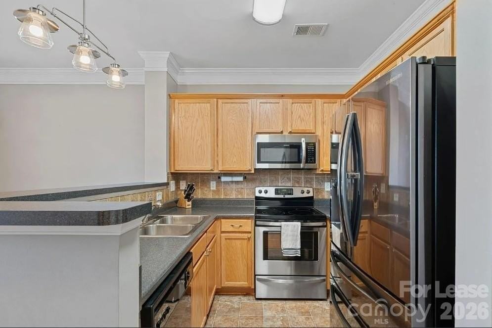 220 Welton Way - Photo 5 of 13