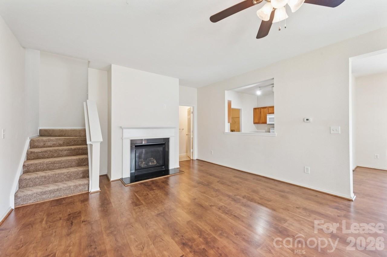 8605 Redding Glen Ave - Photo 4 of 34