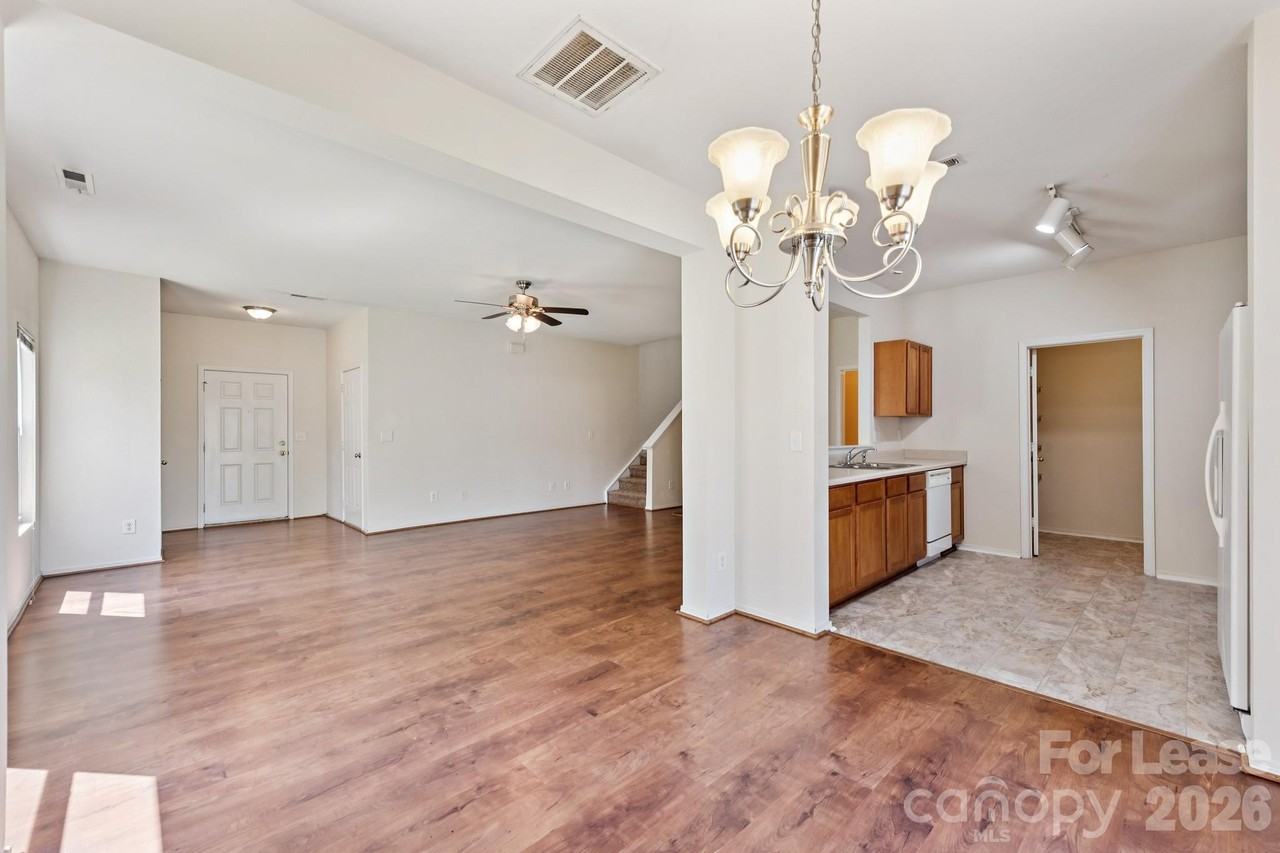 8605 Redding Glen Ave - Photo 5 of 34