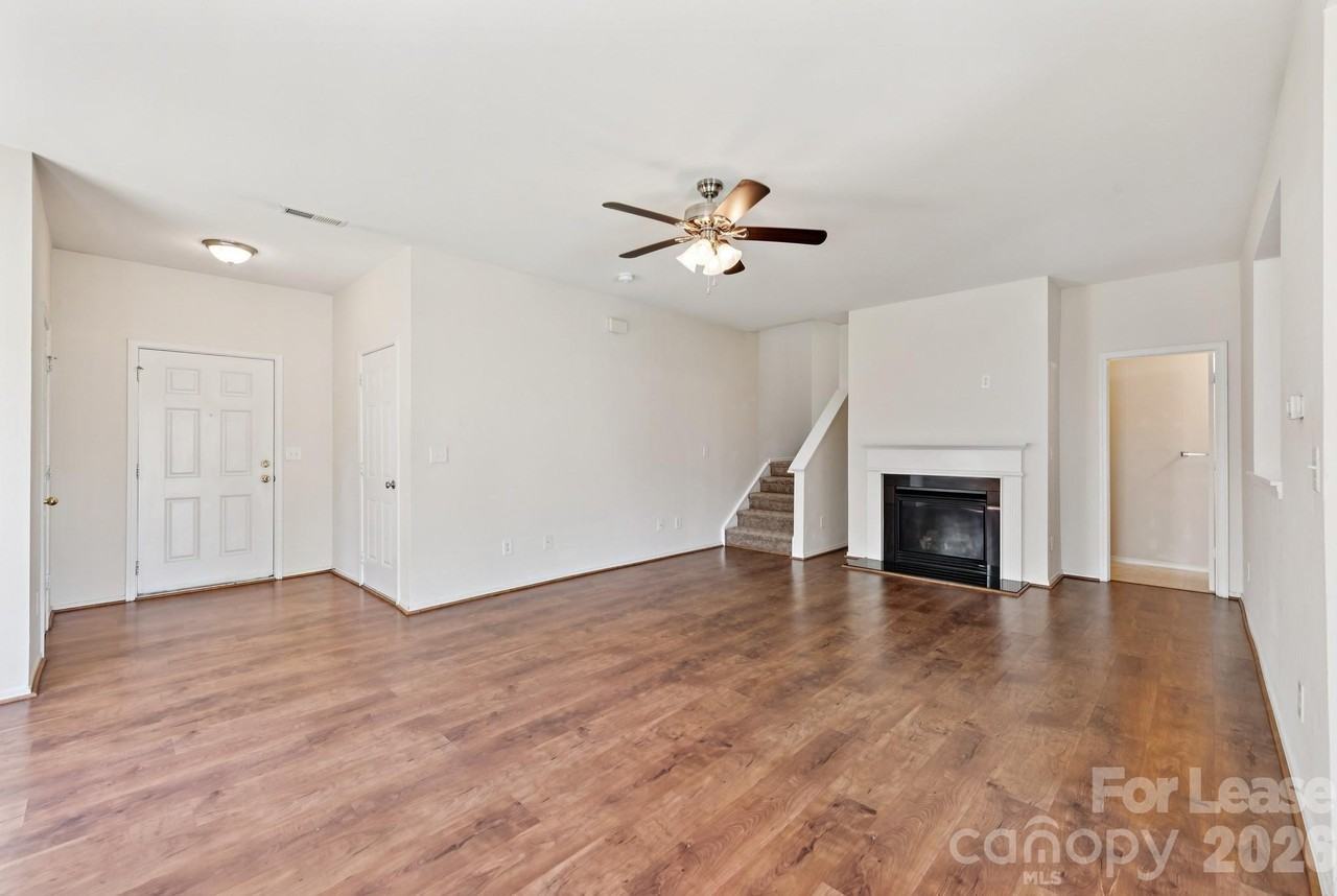 8605 Redding Glen Ave - Photo 6 of 34