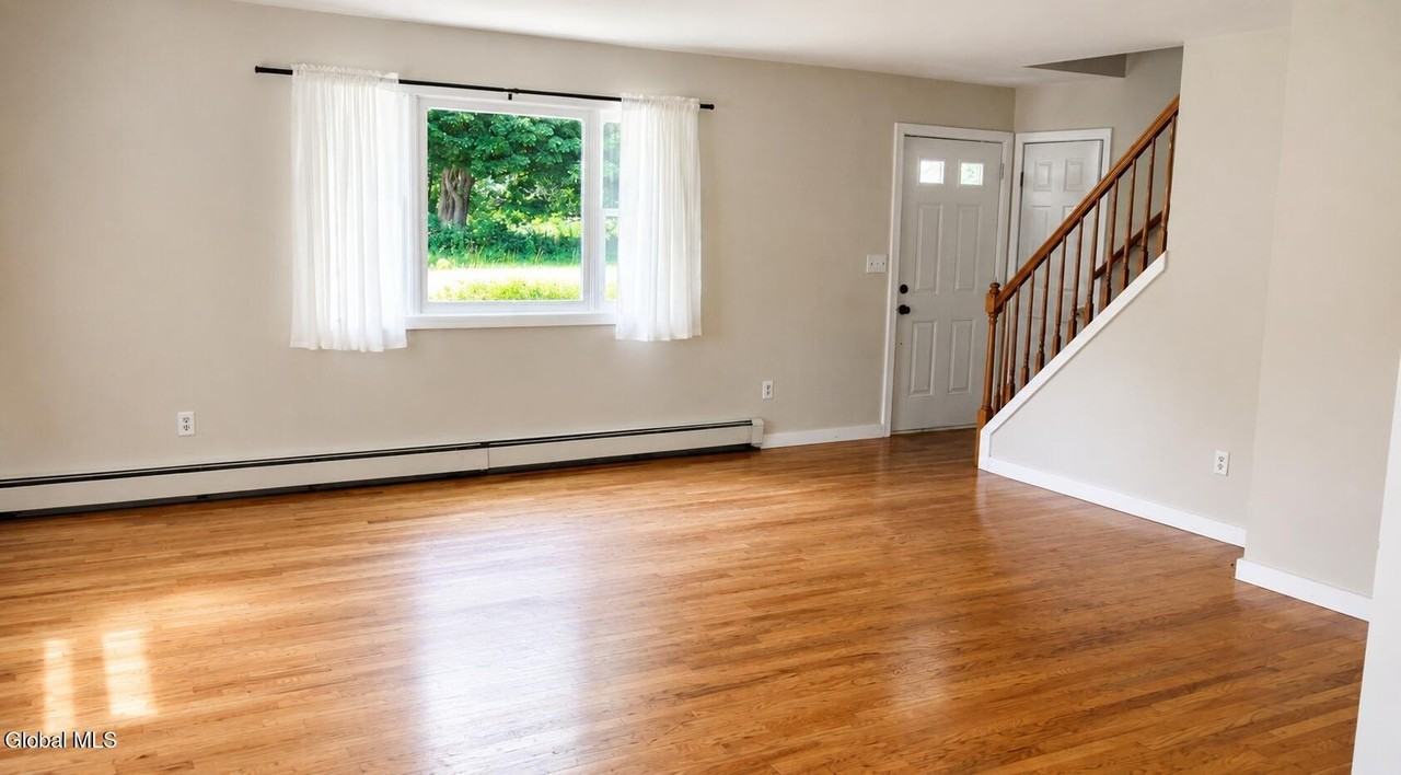 79 Locust Grove Rd - Photo 4 of 22