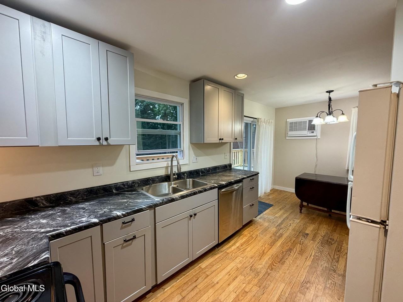 79 Locust Grove Rd - Photo 7 of 22