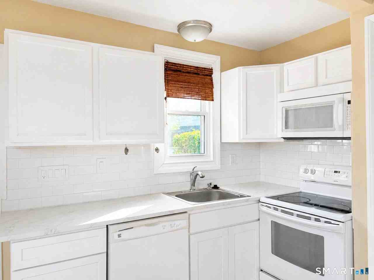 400 Treadwell St - Photo 4 of 5