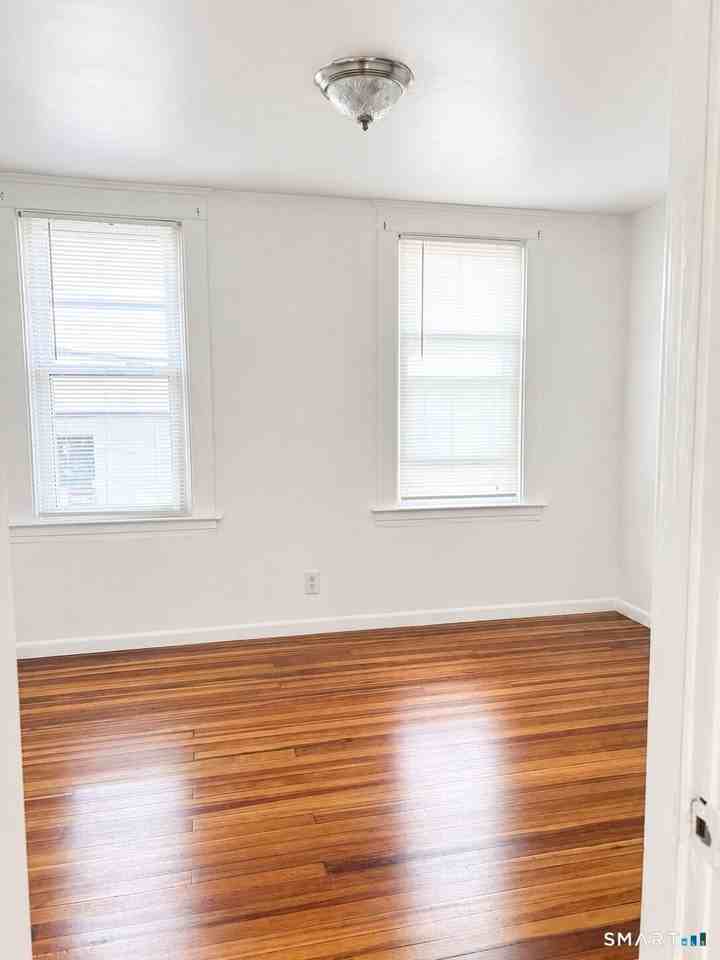 400 Treadwell St - Photo 5 of 5