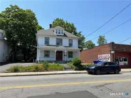 featured image of 218 S Main St
