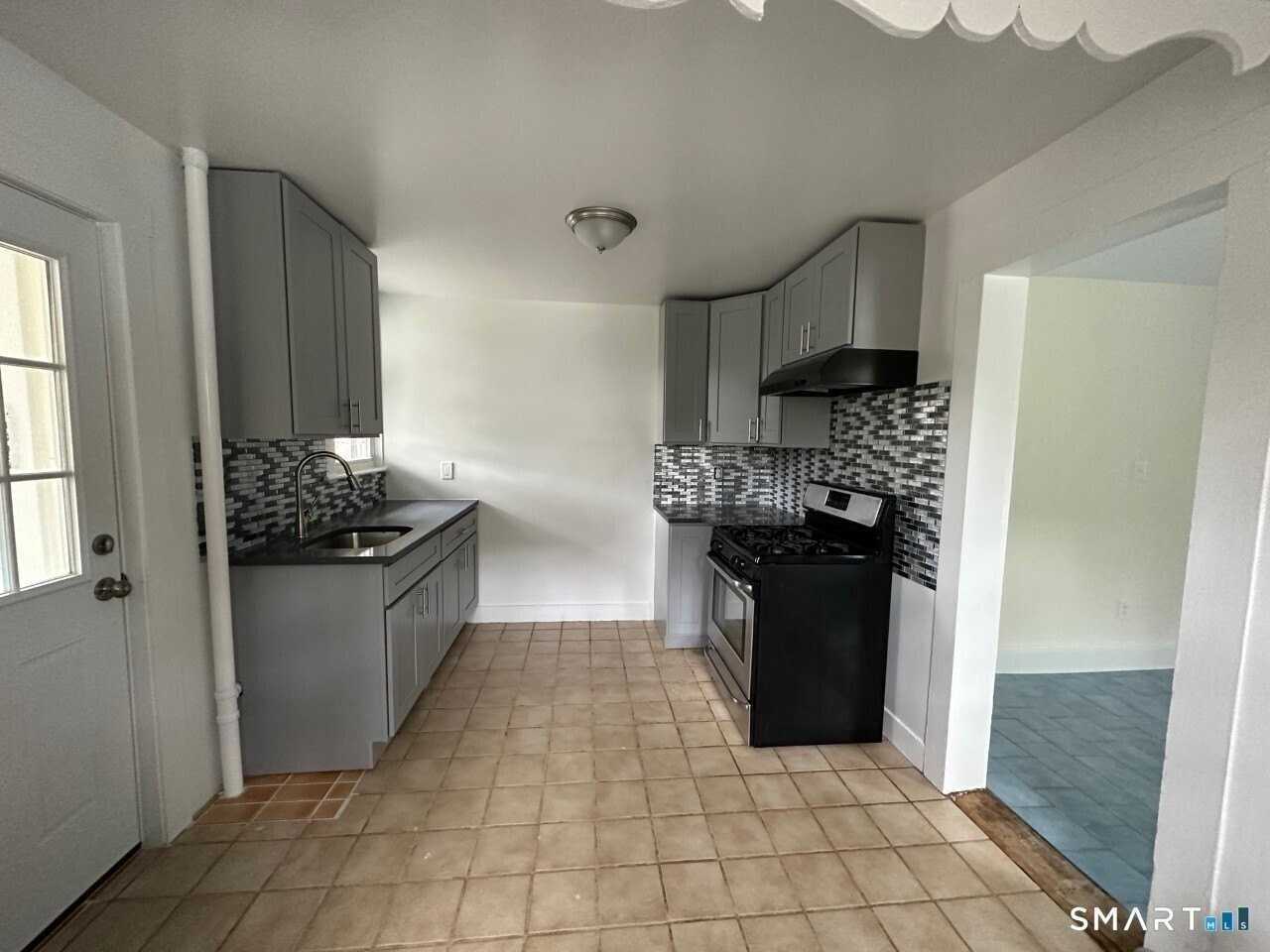 218 S Main St - Photo 3 of 14