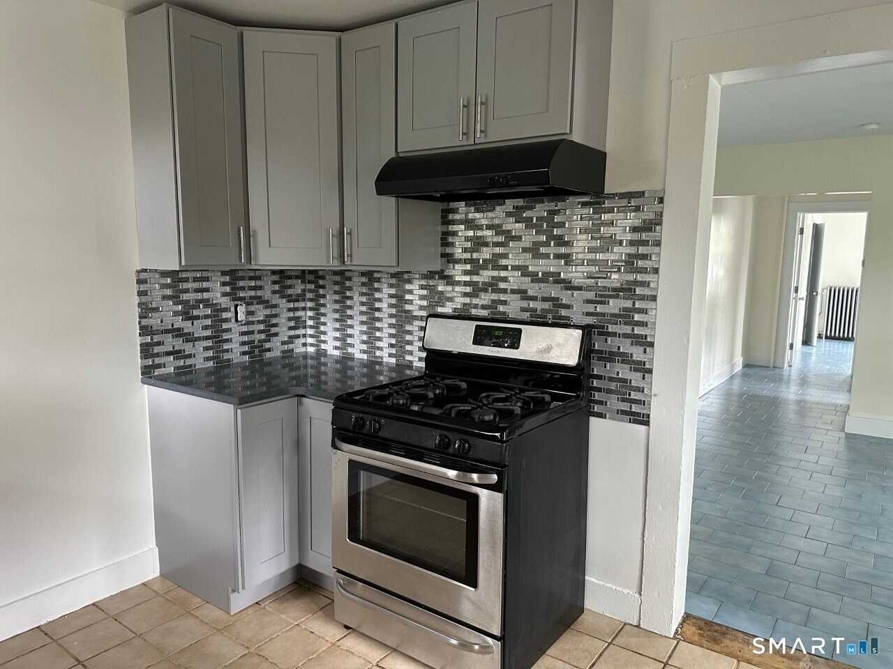 218 S Main St - Photo 4 of 14