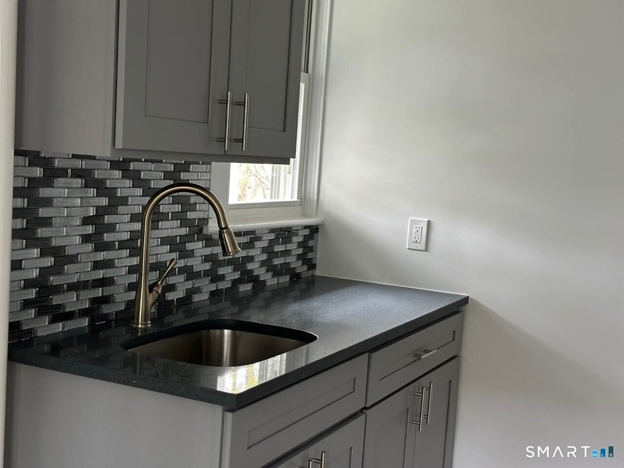 218 S Main St - Photo 5 of 14