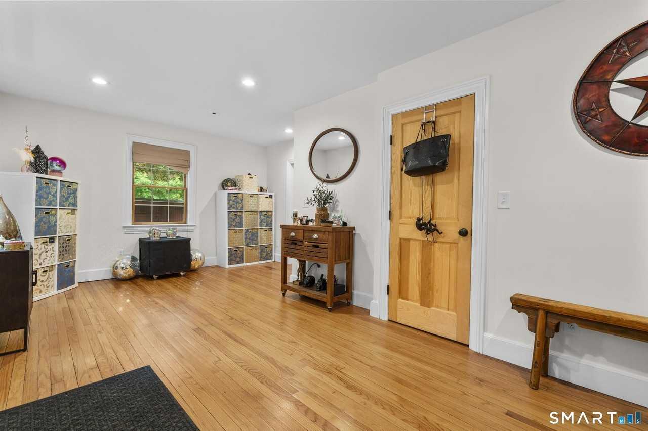 35 Armstrong Rd - Photo 6 of 33