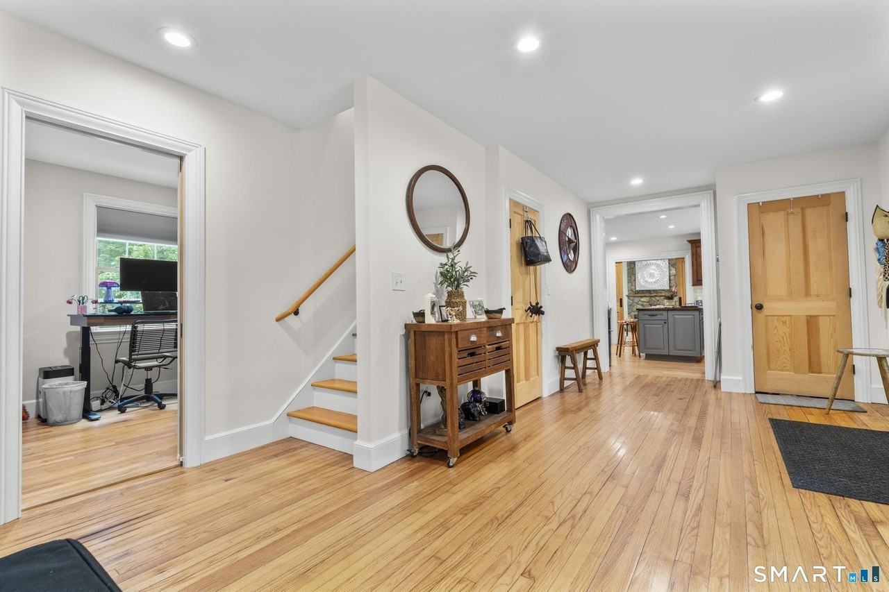 35 Armstrong Rd - Photo 7 of 33