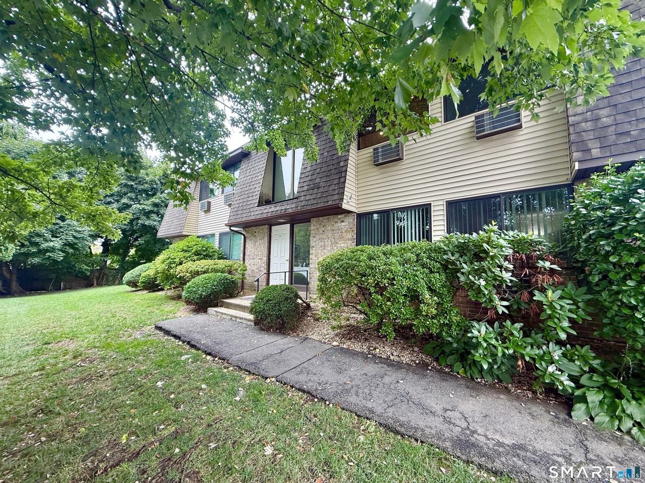 180 Colonial Rd #B4 - Photo 2 of 20