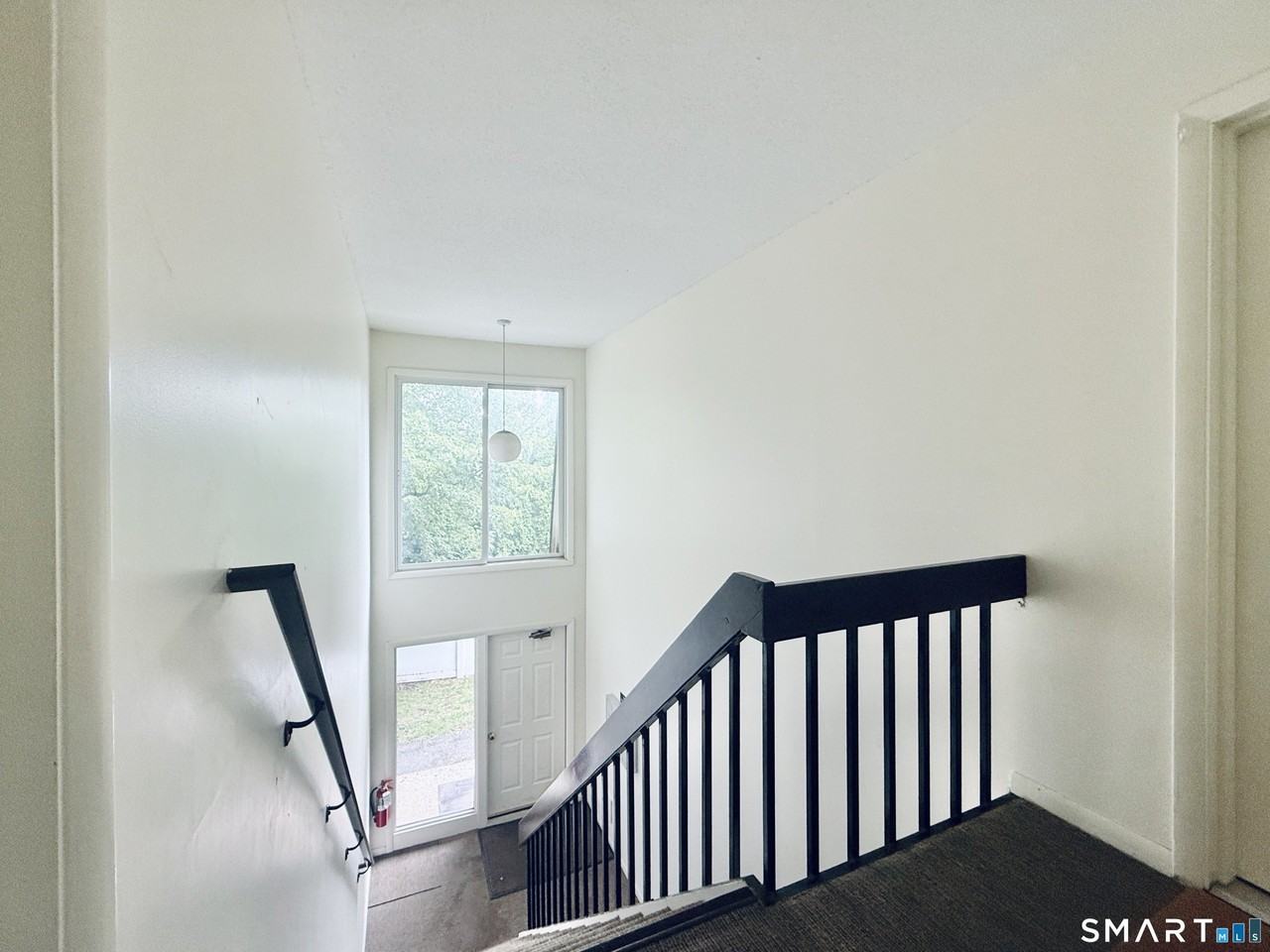 180 Colonial Rd #B4 - Photo 3 of 20
