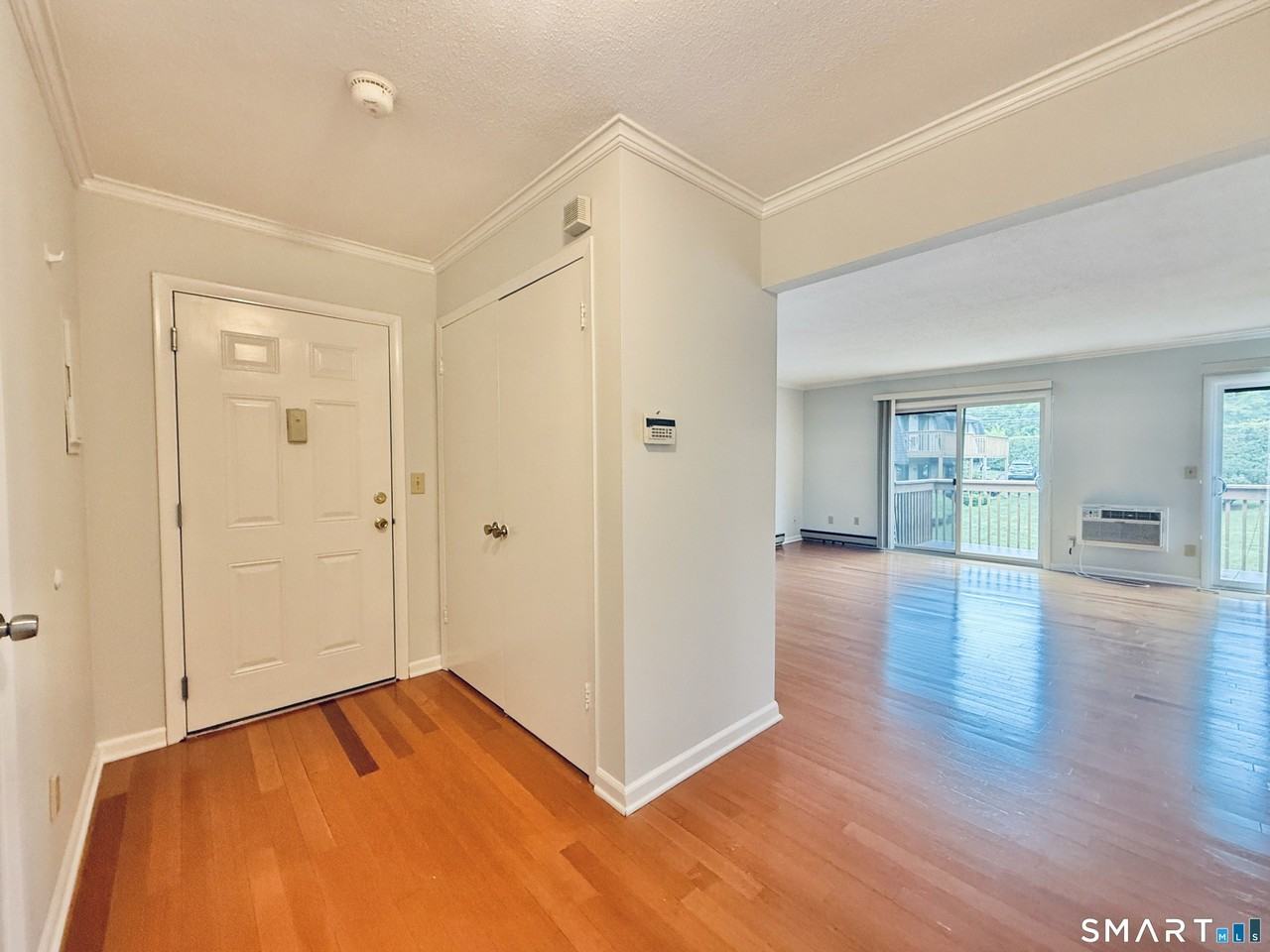 180 Colonial Rd #B4 - Photo 4 of 20