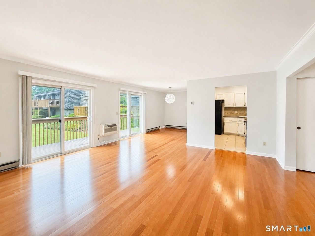 180 Colonial Rd #B4 - Photo 6 of 20