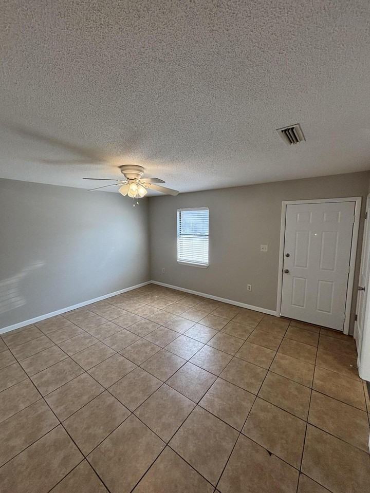 316 Lewis St #F - Photo 2 of 9