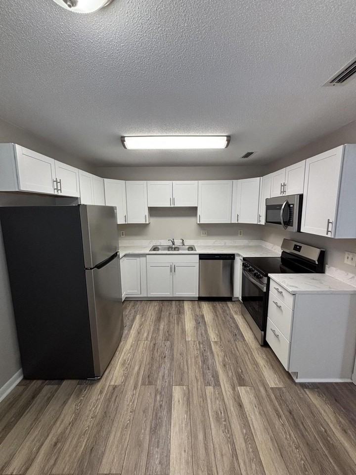 316 Lewis St #F - Photo 3 of 9