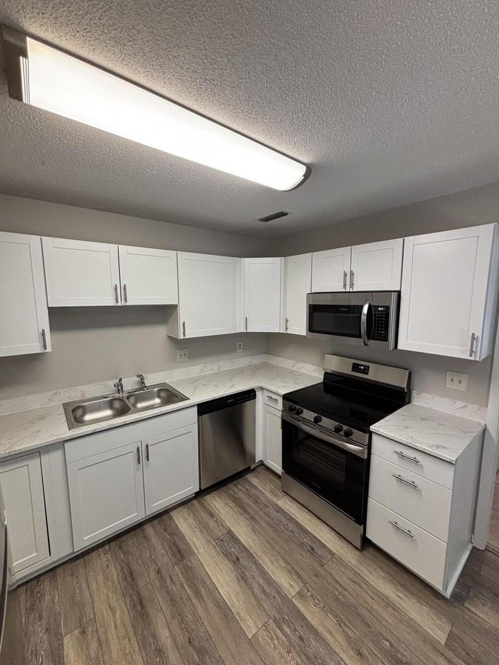 316 Lewis St #F - Photo 4 of 9