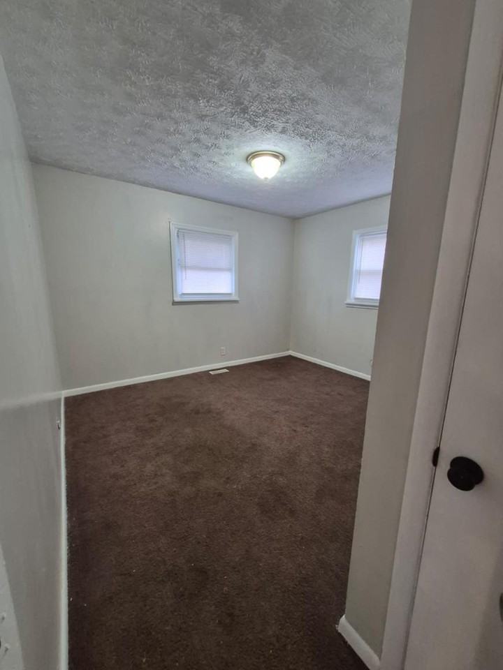 2031 Costello Dr - Photo 4 of 10