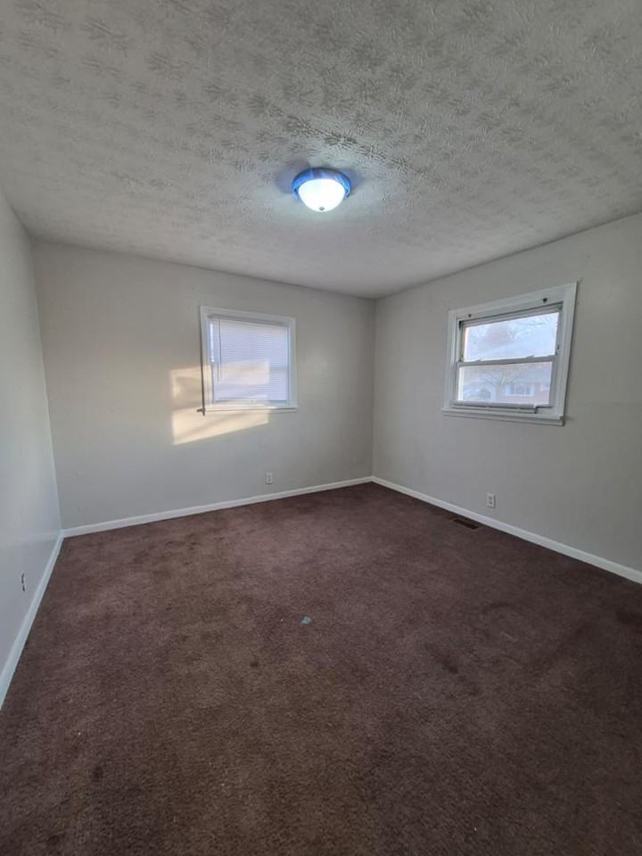 2031 Costello Dr - Photo 5 of 10