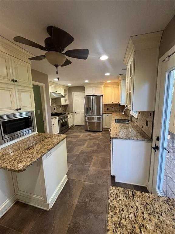 382 Charleston Ln - Photo 5 of 24