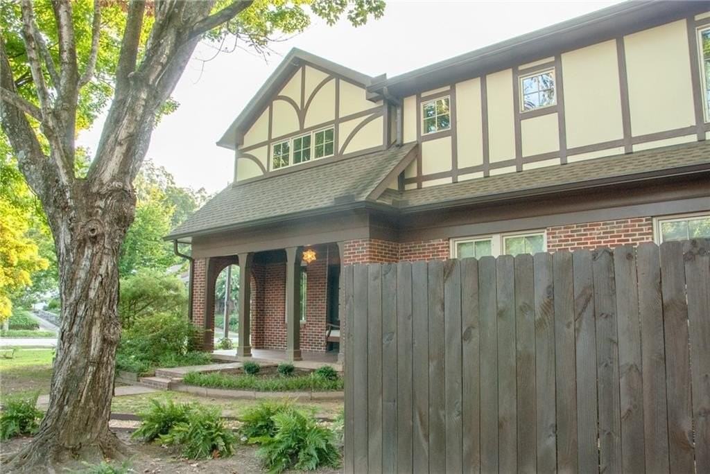 1300 N Morningside Dr Ne - Photo 4 of 50
