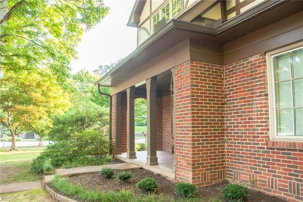 1300 N Morningside Dr Ne - Photo 5 of 50