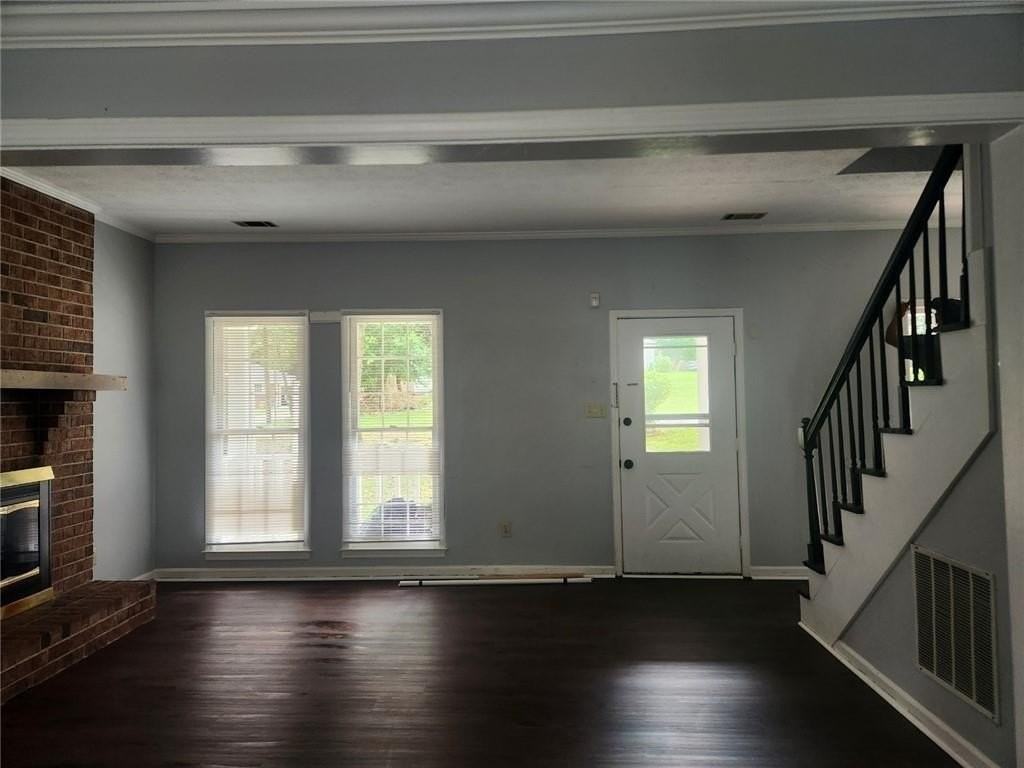 2278 Valley Dr - Photo 4 of 9