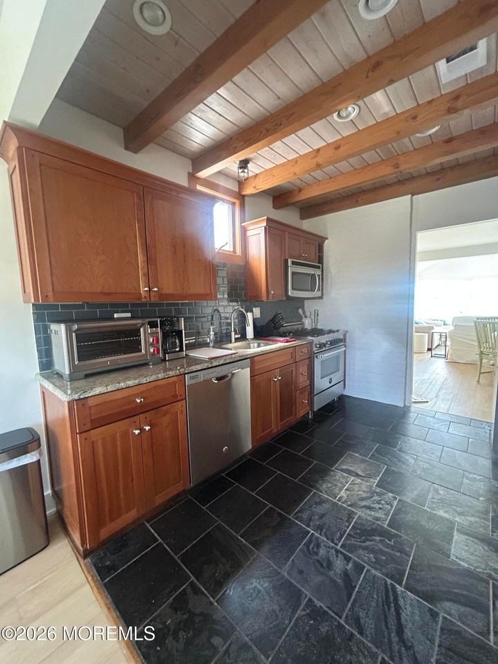 674 Ocean Ave - Photo 3 of 27