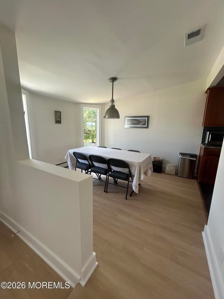 674 Ocean Ave - Photo 5 of 27