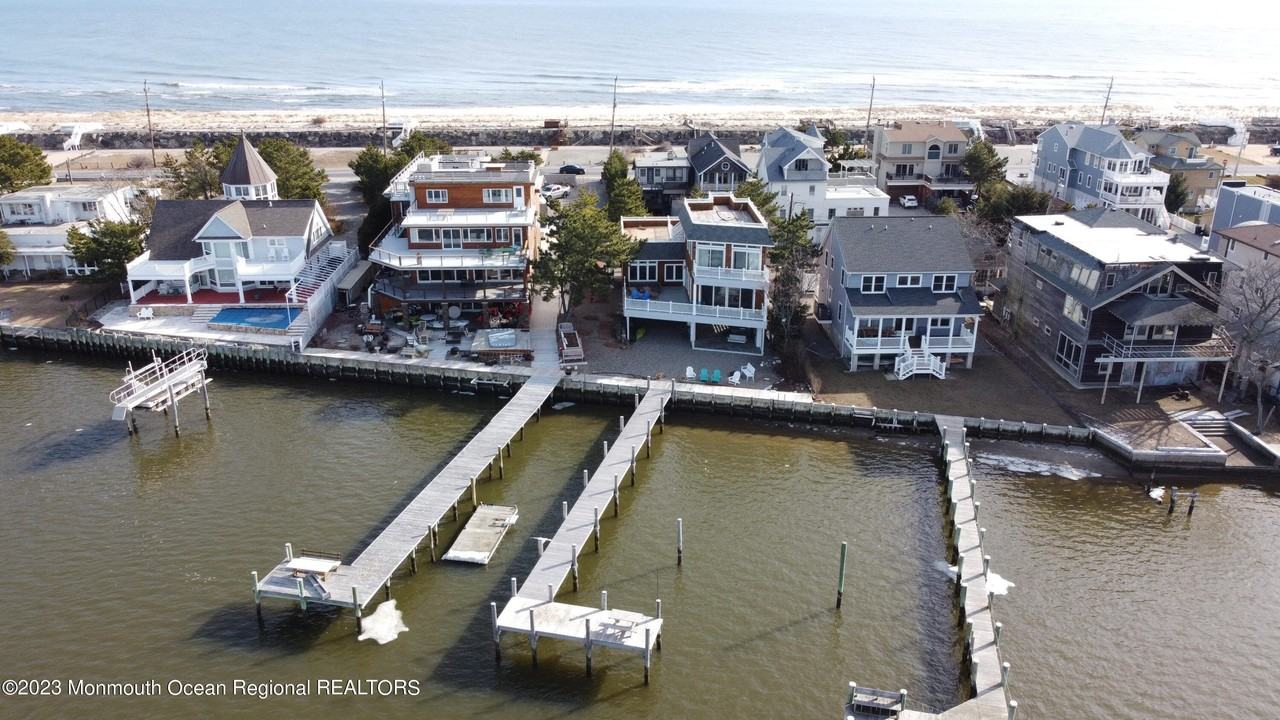 484 Ocean Ave - Photo 4 of 38